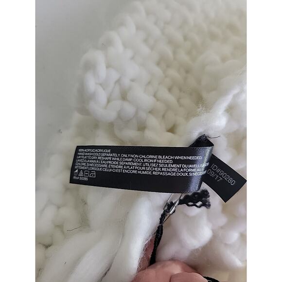 NWT Express White Chunky Hand Knit Fringe Shawl Scarf Women's One Size 100" Long - Picture 7 of 8
